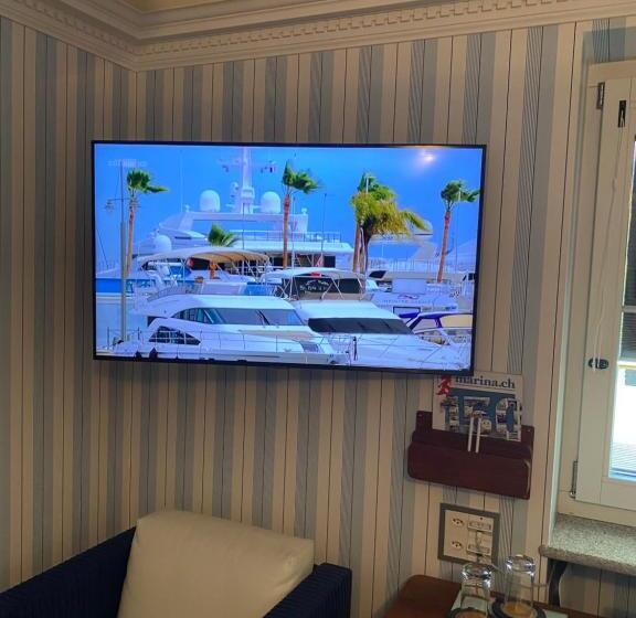 هتل Yachtsport Resort Lago Maggiore