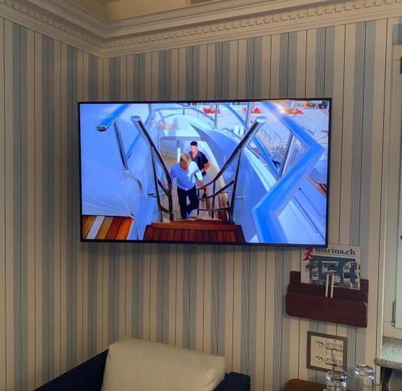 هتل Yachtsport Resort Lago Maggiore