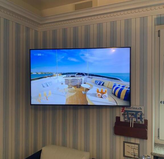 هتل Yachtsport Resort Lago Maggiore