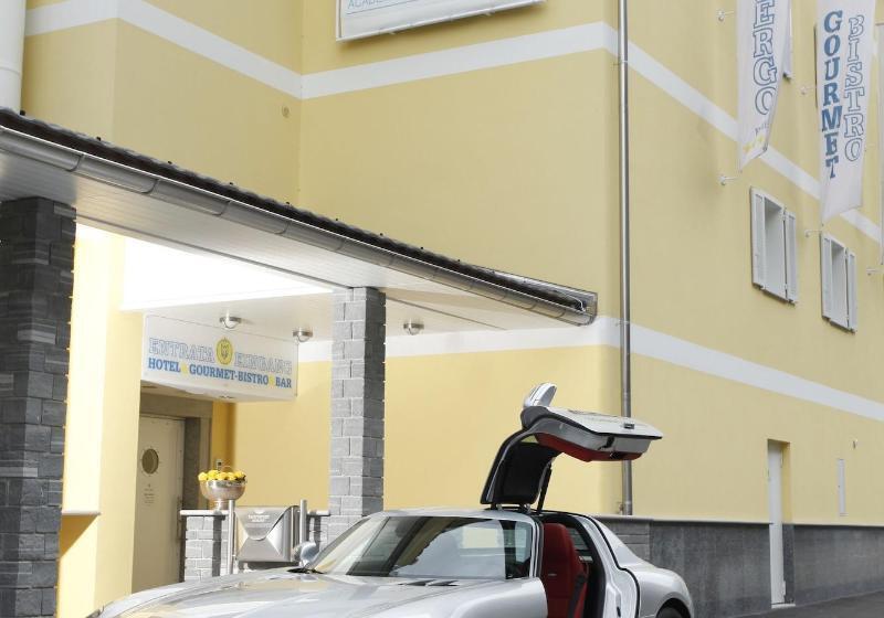 هتل Yachtsport Resort Lago Maggiore