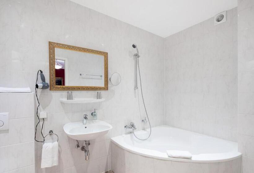 בית מלון כפרי Nibelungenhof