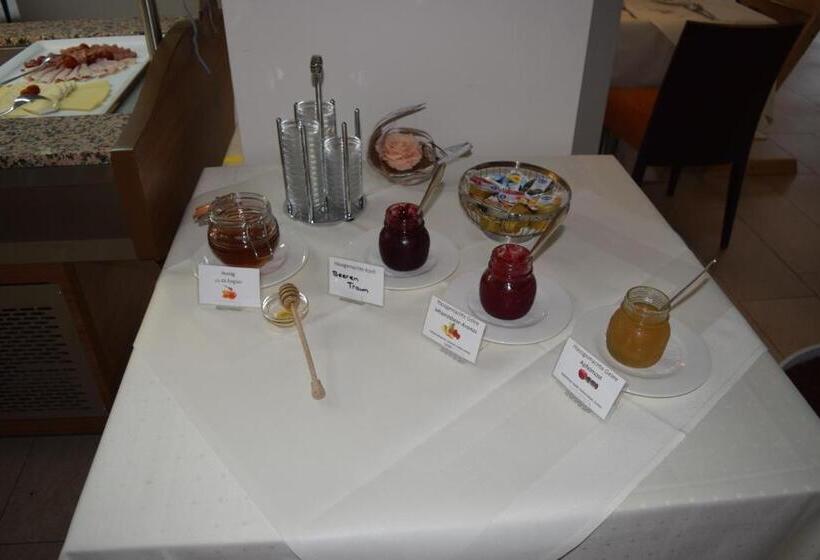 ホテル Restaurant Sokrates