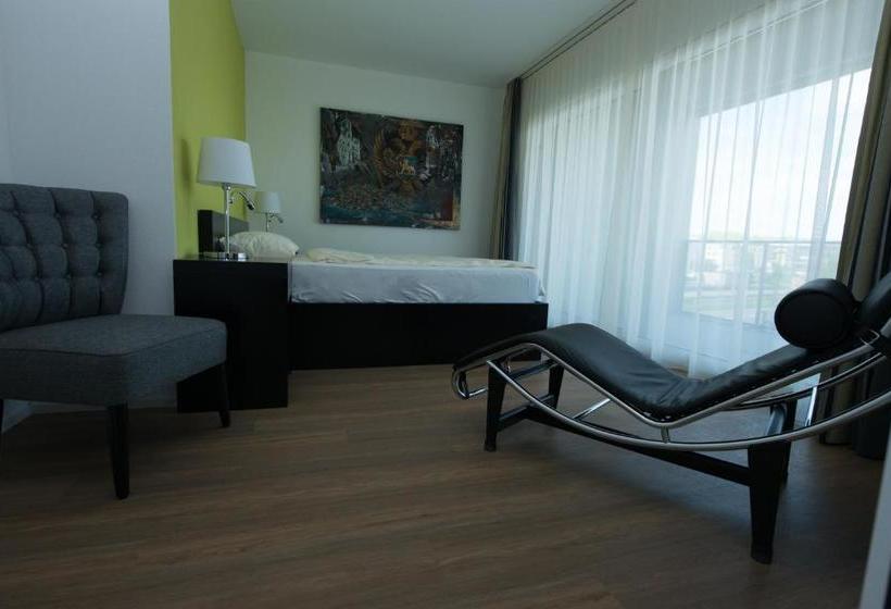 ホテル Swiss Bellevue