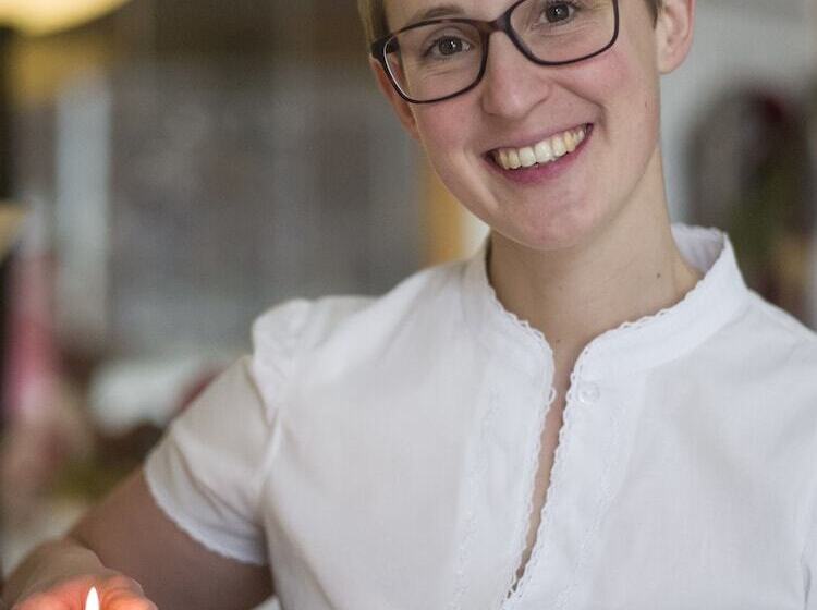 فندق Theresia Garni