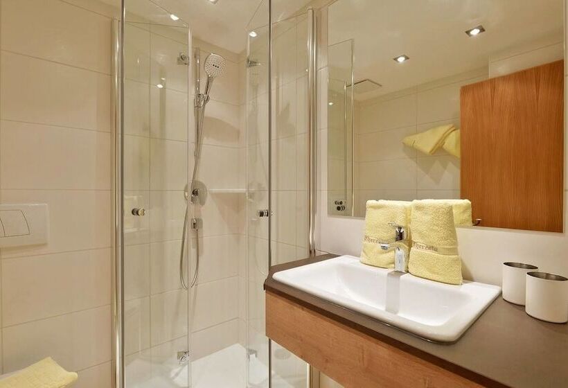 فندق Theresia Garni