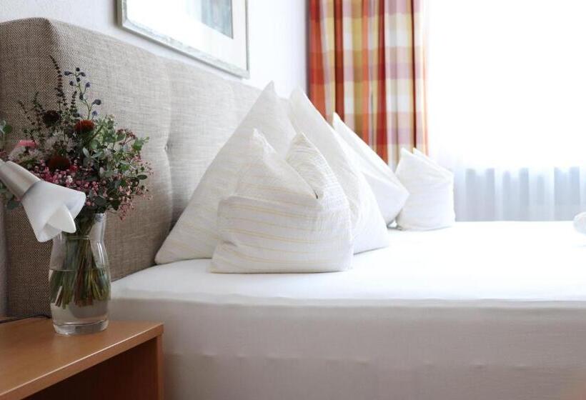 فندق Theresia Garni