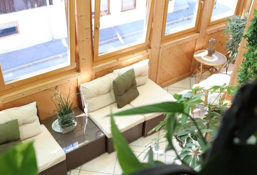 فندق Theresia Garni