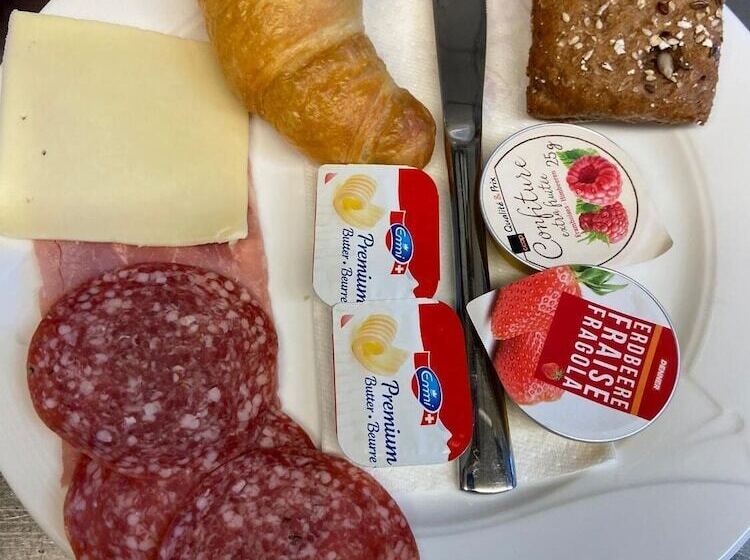 ホテル Zak Neuhausen