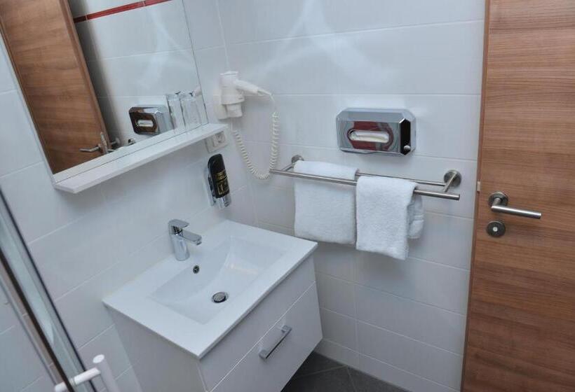 Primus Hotel & Apartments