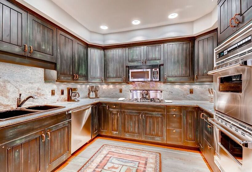 Bachelor Gulch Village