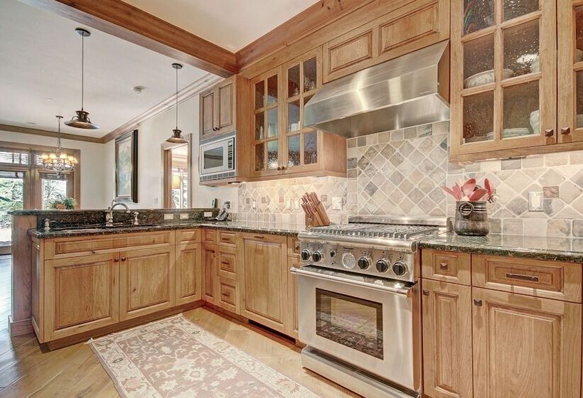 Bachelor Gulch Village