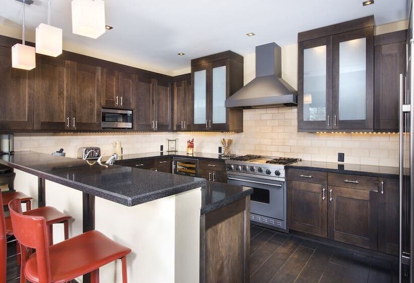 Bachelor Gulch Village