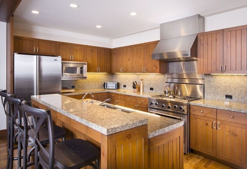 Bachelor Gulch Village