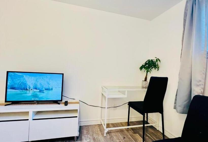 Toronto Bed & Breakfast   Free Parking, Subway Access