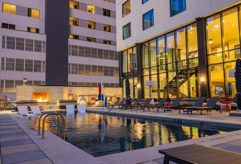 Cambria Hotel Austin Downtown