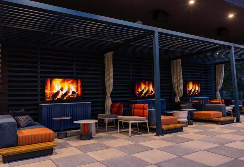 Cambria Hotel Austin Downtown