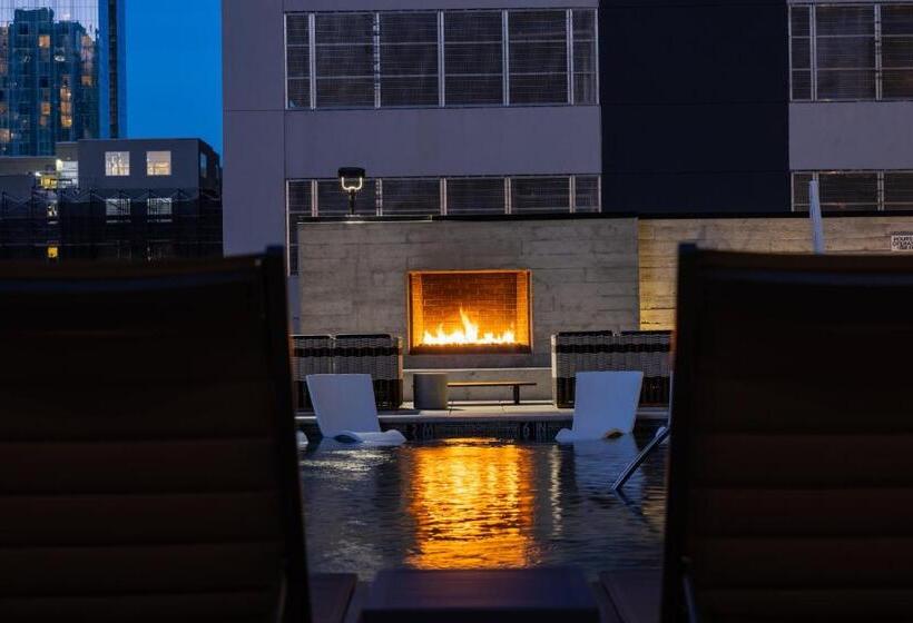 Cambria Hotel Austin Downtown