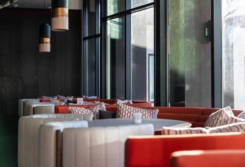 Cambria Hotel Austin Downtown