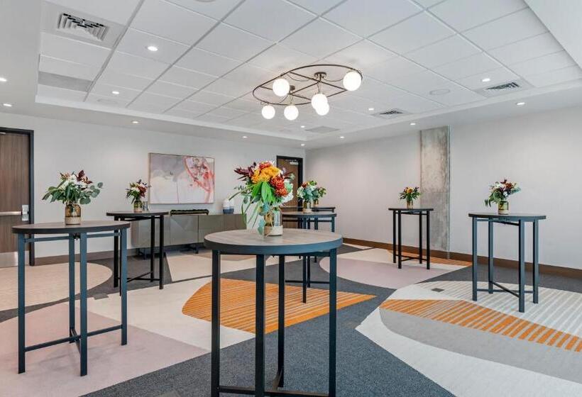 Cambria Hotel Austin Downtown