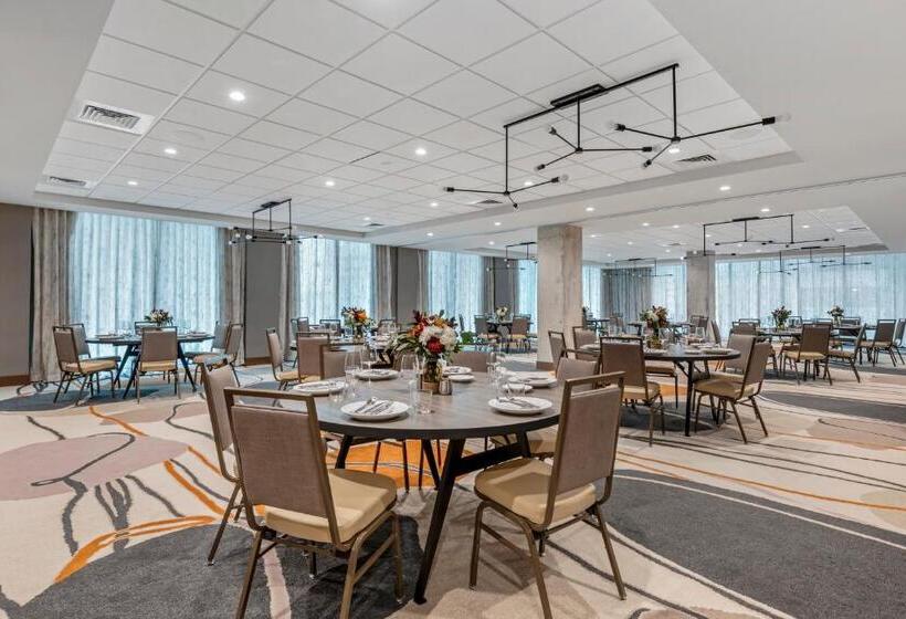 Cambria Hotel Austin Downtown