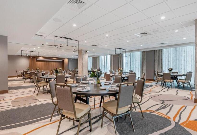 Cambria Hotel Austin Downtown