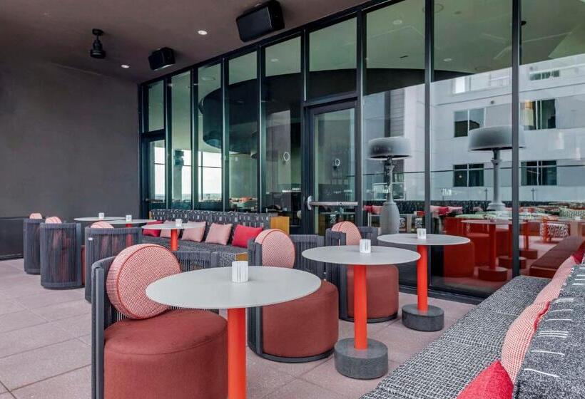 Cambria Hotel Austin Downtown