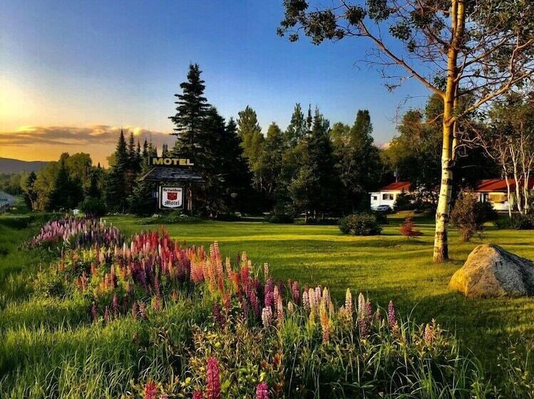 Coach House Motel 20 Km East Terrace Bay