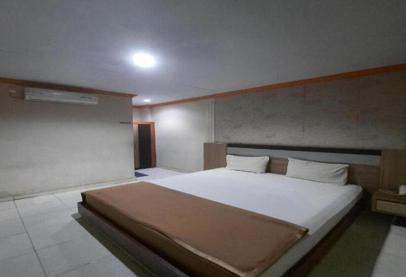 Collection O 93163 Hotel Grand Kartika