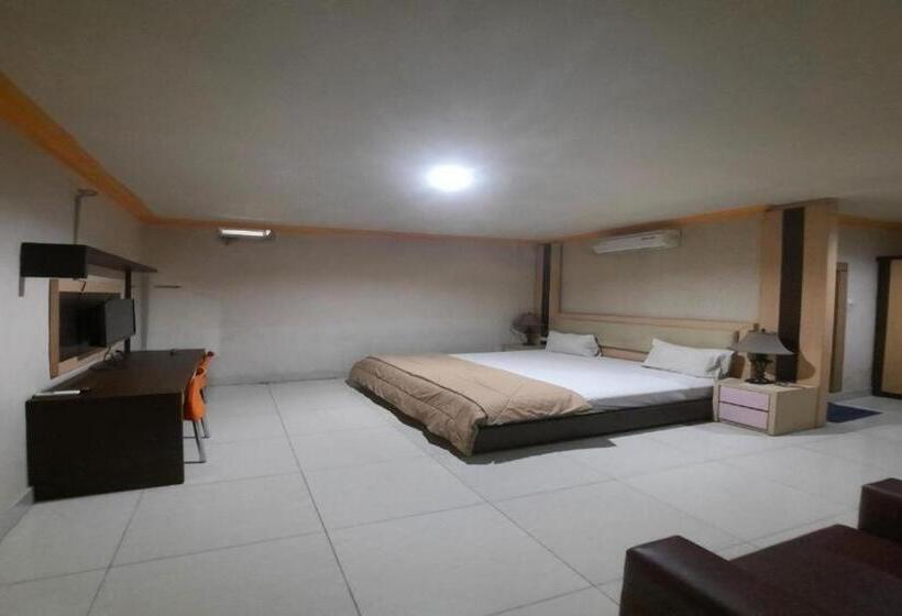 Collection O 93163 Hotel Grand Kartika