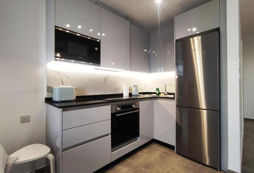 1010 E1 Apart