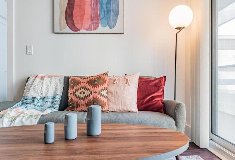 فندق 300 Front Property