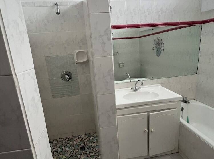 בית מלון כפרי Ab Lodge