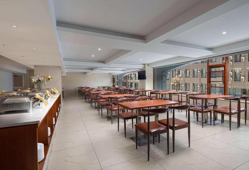 هتل Days Inn By Wyndham Dali Erhai Park