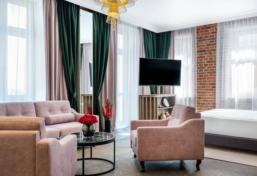 ホテル Golden Queen Deluxe Jacuzzi Apartments Old Town