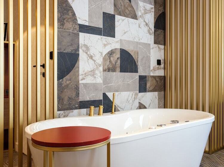 ホテル Golden Queen Deluxe Jacuzzi Apartments Old Town