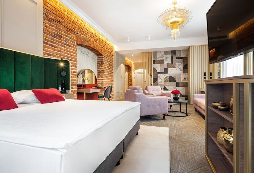 ホテル Golden Queen Deluxe Jacuzzi Apartments Old Town