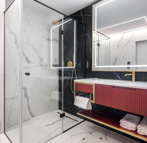 ホテル Golden Queen Deluxe Jacuzzi Apartments Old Town