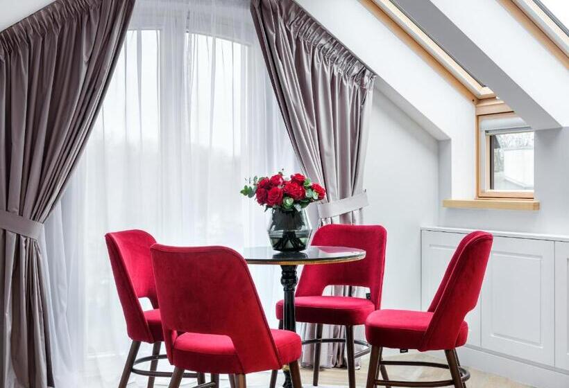 ホテル Golden Queen Deluxe Jacuzzi Apartments Old Town