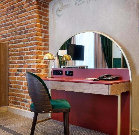 ホテル Golden Queen Deluxe Jacuzzi Apartments Old Town