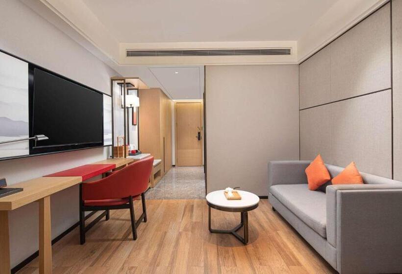 فندق Hawthorn By Wyndham Dali Erhai Park