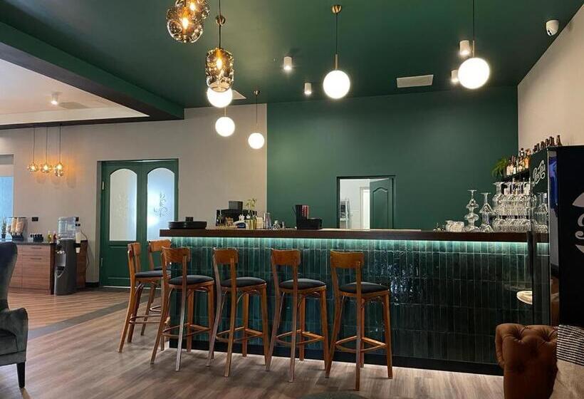 בית מלון כפרי Kyriad Karkonosze