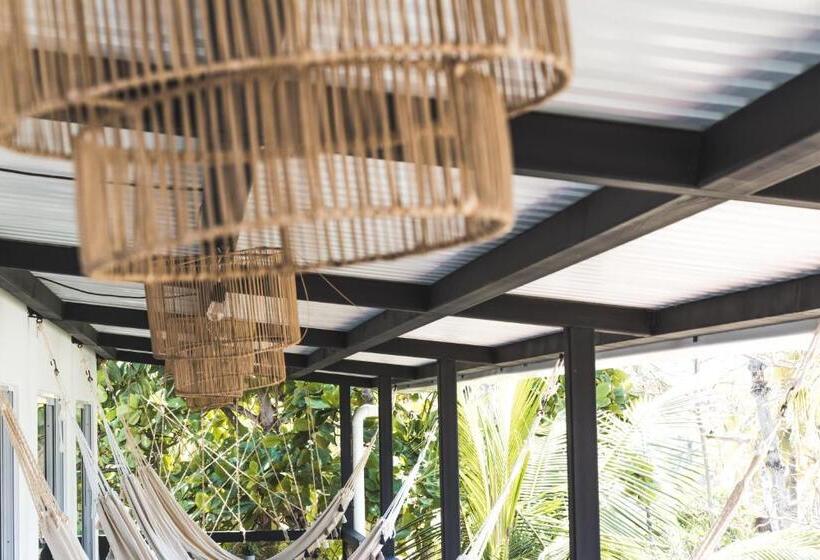 Lali Beach Hotel Boutique