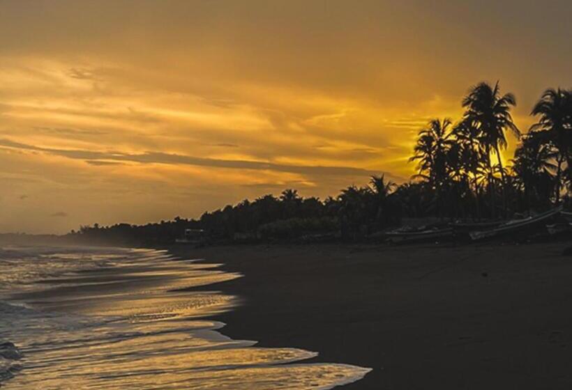 Lali Beach Hotel Boutique