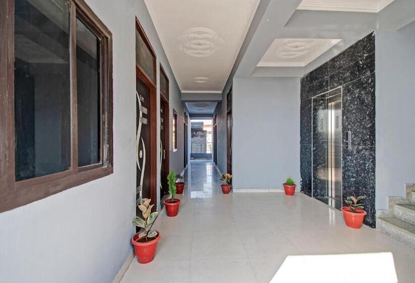 ホテル Oyo Flagship The Aana Inn