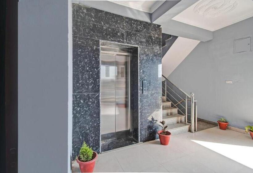 ホテル Oyo Flagship The Aana Inn