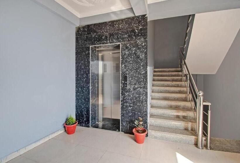 ホテル Oyo Flagship The Aana Inn