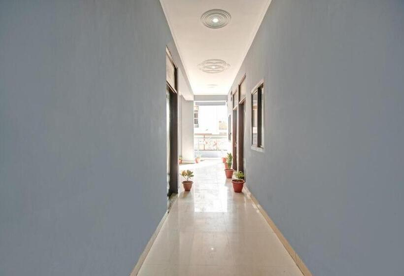 ホテル Oyo Flagship The Aana Inn