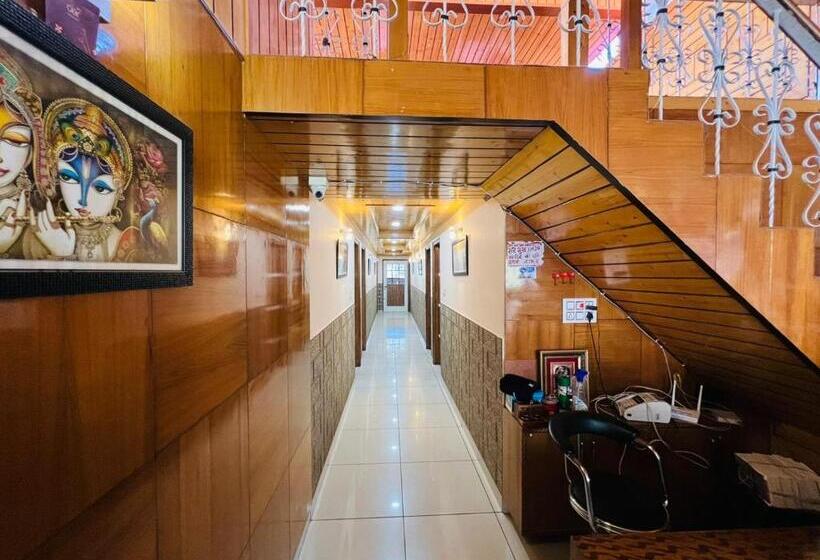 ホテル Sky Hill Top A Unit Of Kasauli View