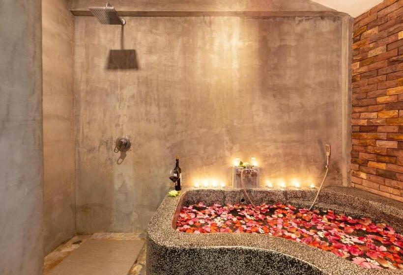 Отель The Five Senses Boutique