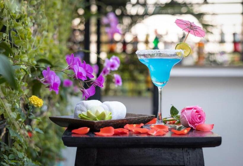 Отель The Five Senses Boutique